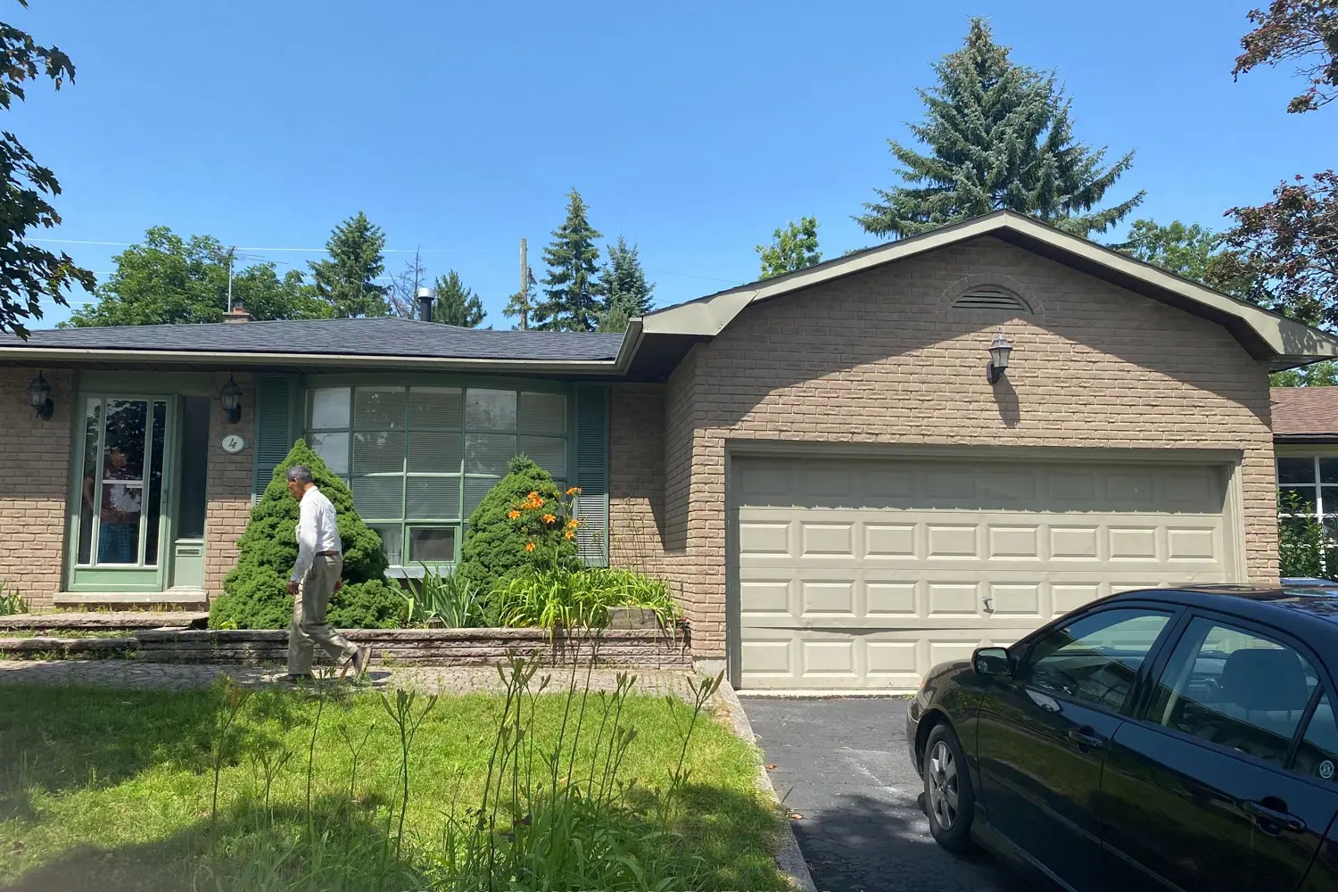 4 Clarence Court