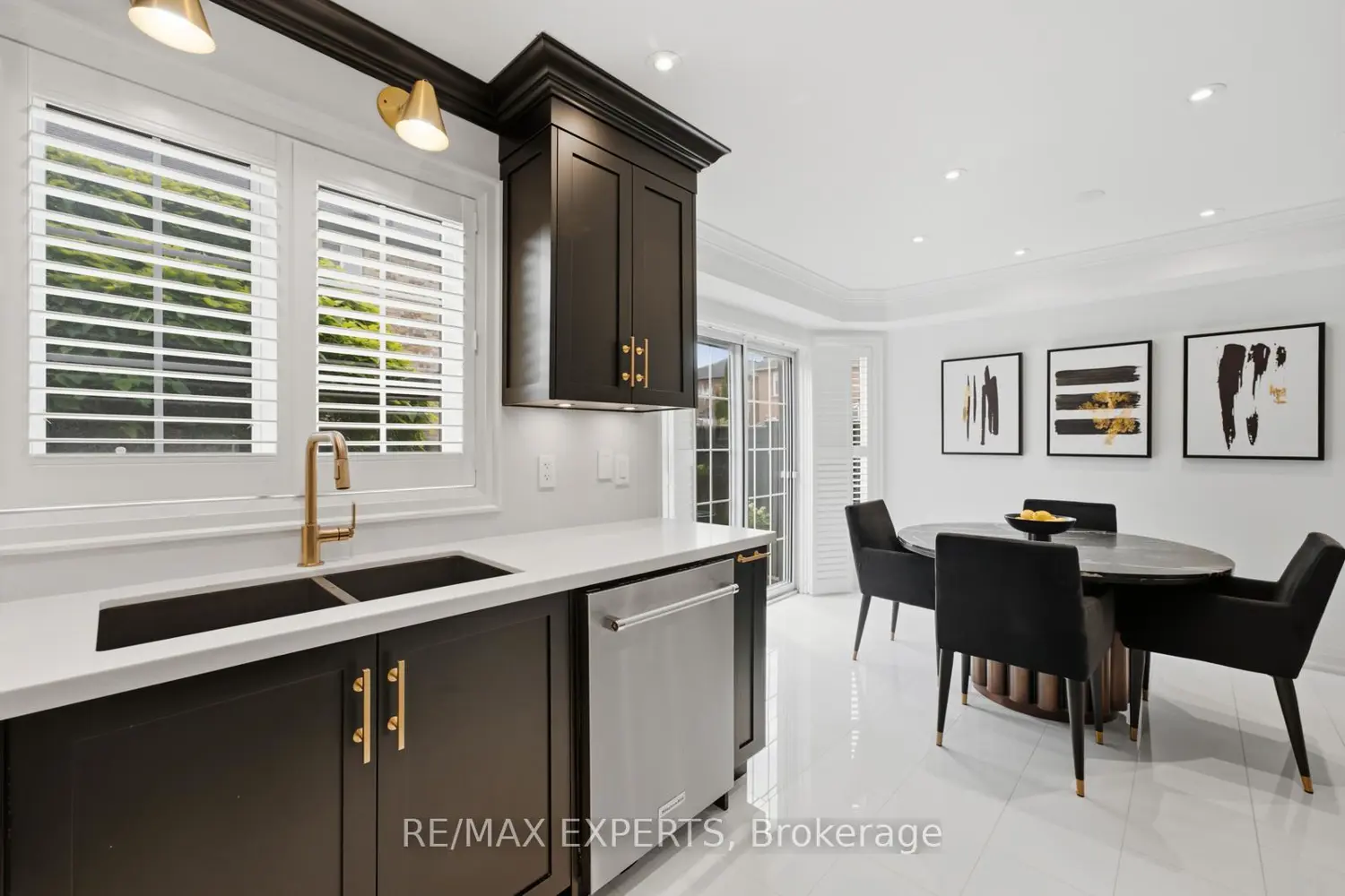 30 Lismer Crescent photo 5