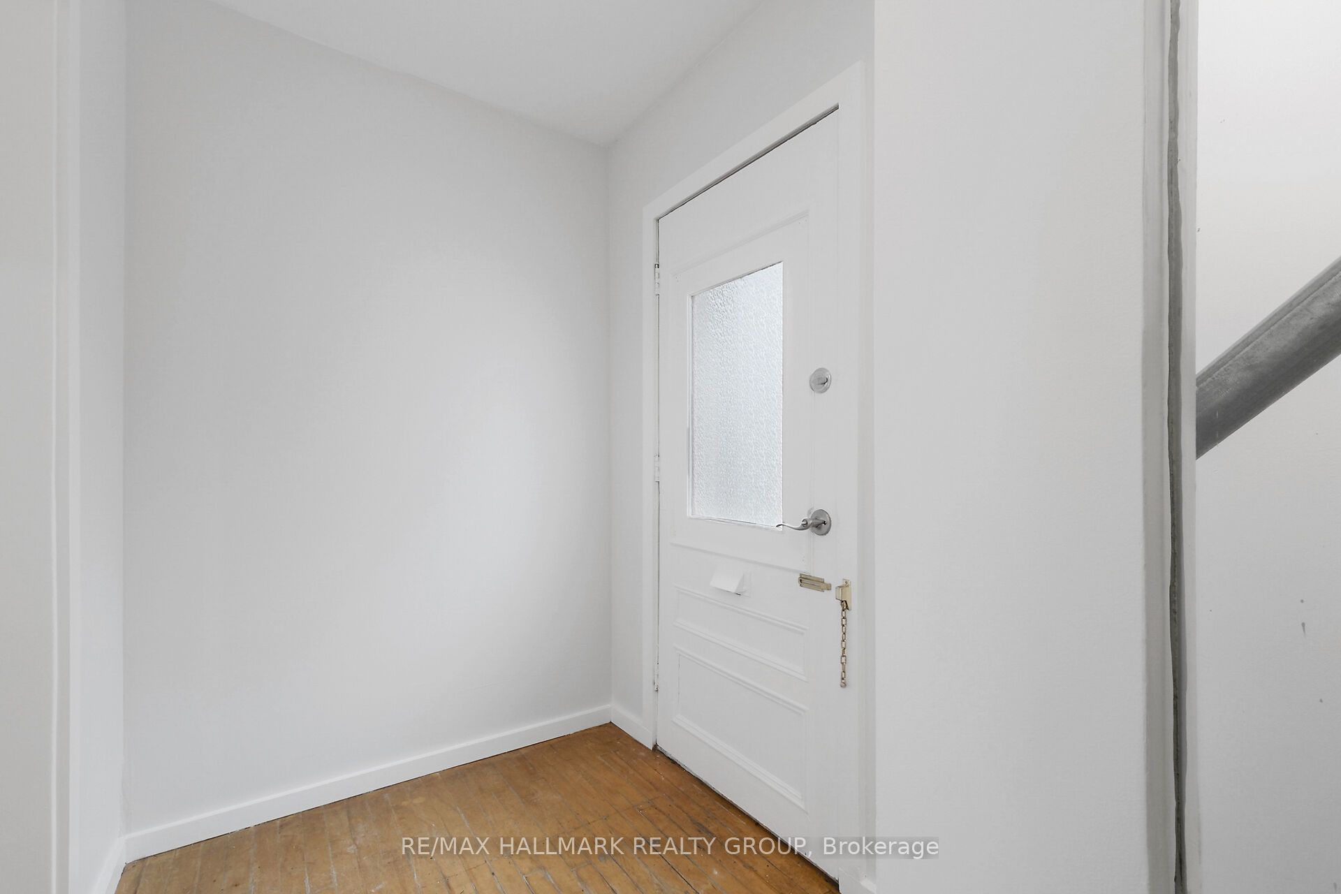 1 Taylor Lane, Ottawa, ON, K1M 2A9 photo 3