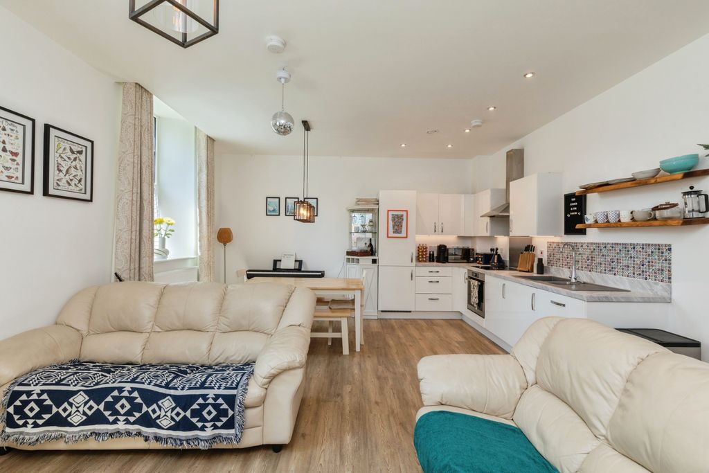 2 bed flat for saleCaptains Garden, Bristol BS16 photo 5