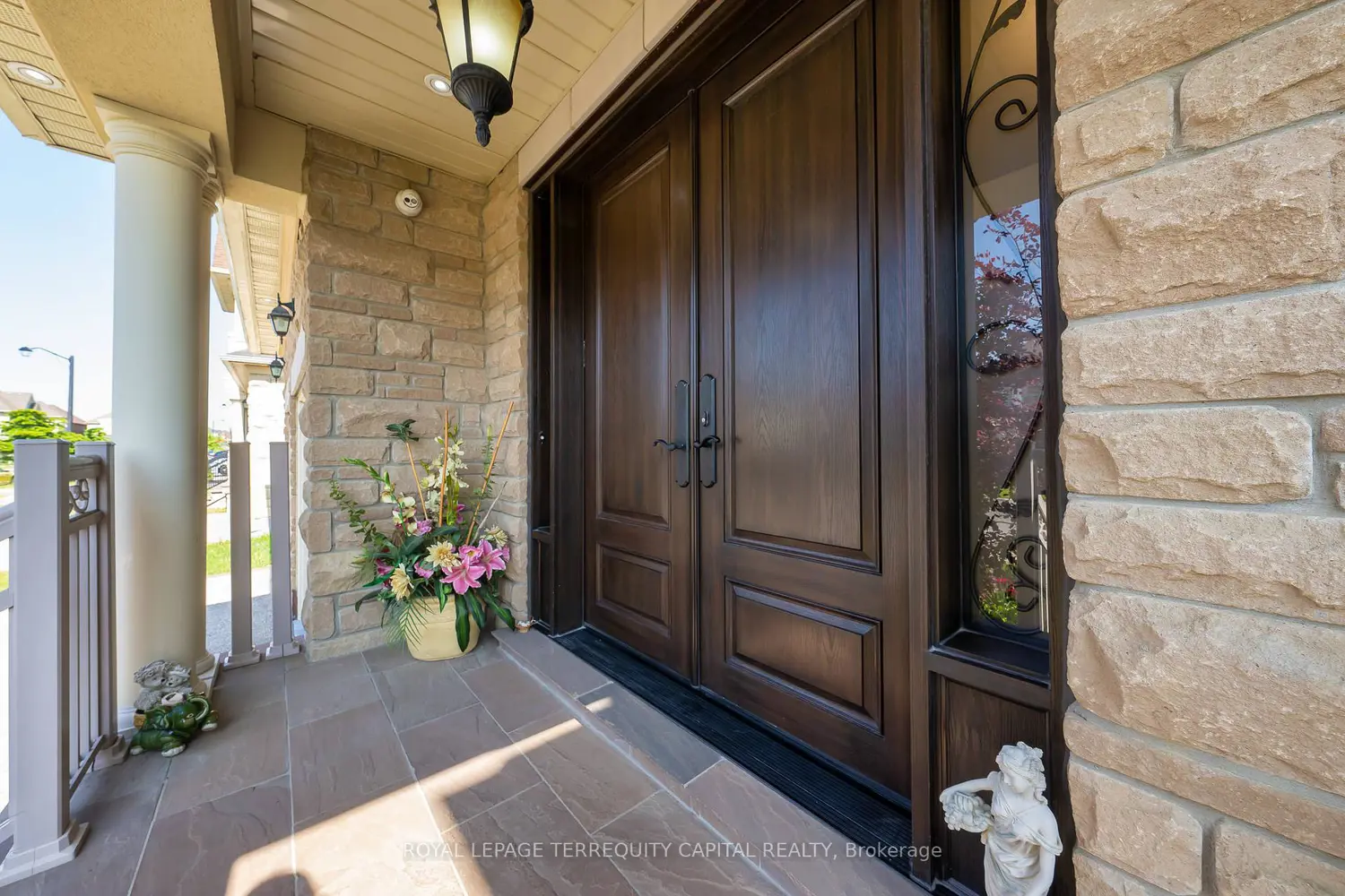 277 Chatfield Drive photo 3