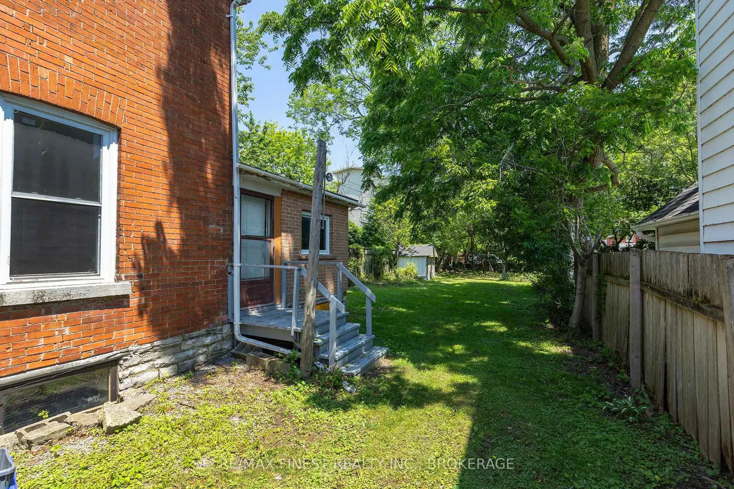 445 Albert Street photo 2