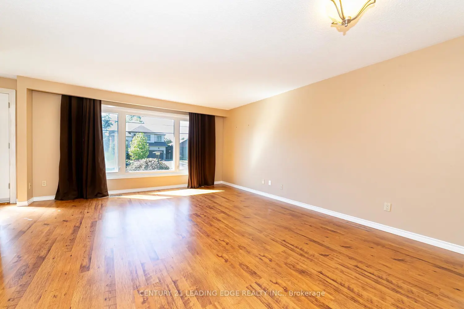 815 Douglas Avenue photo 4