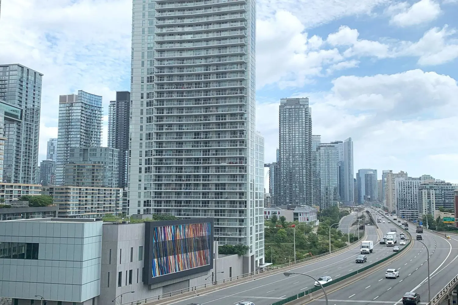 19 Bathurst Street 1006 photo 2