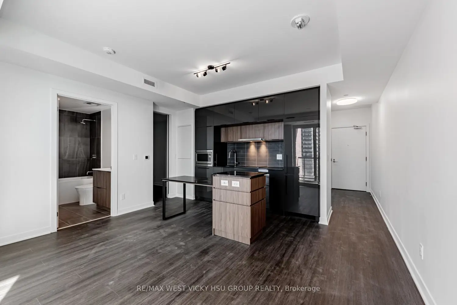 185 Alberta Avenue 810 photo 4