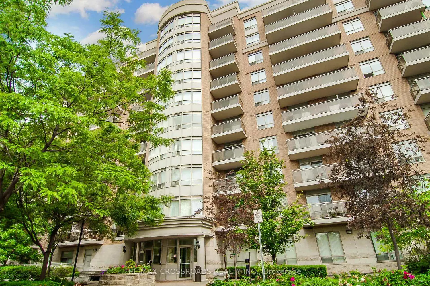650 Lawrence Avenue 183 photo 3