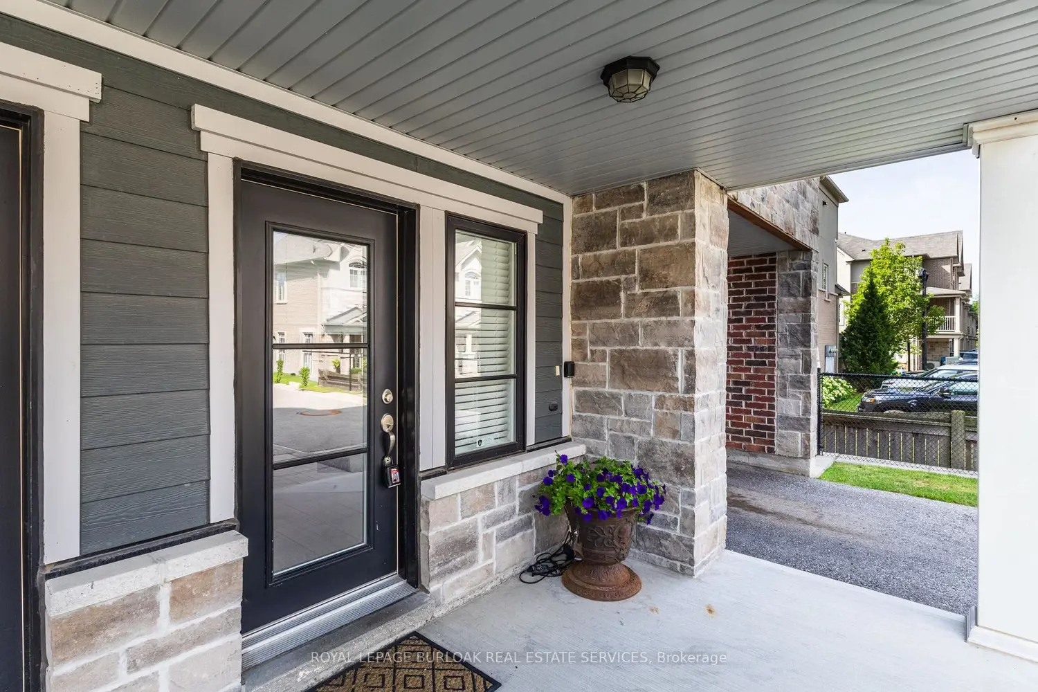 219 Dundas Street 29 photo 3