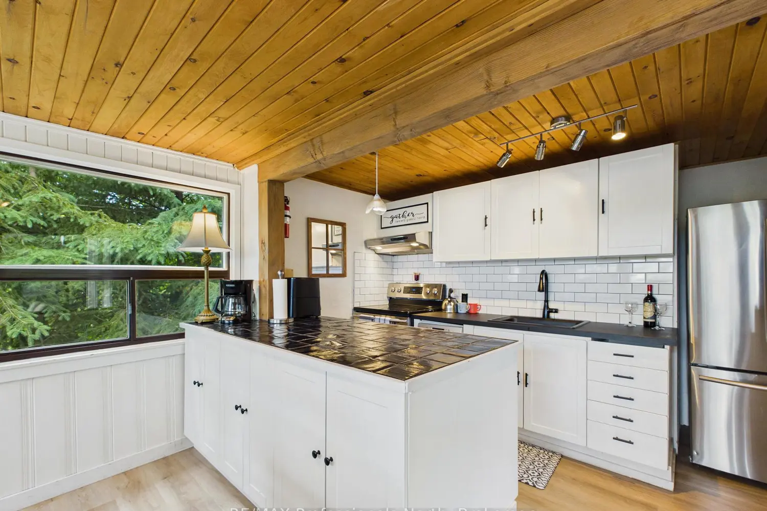 1760 Valley Road photo 5