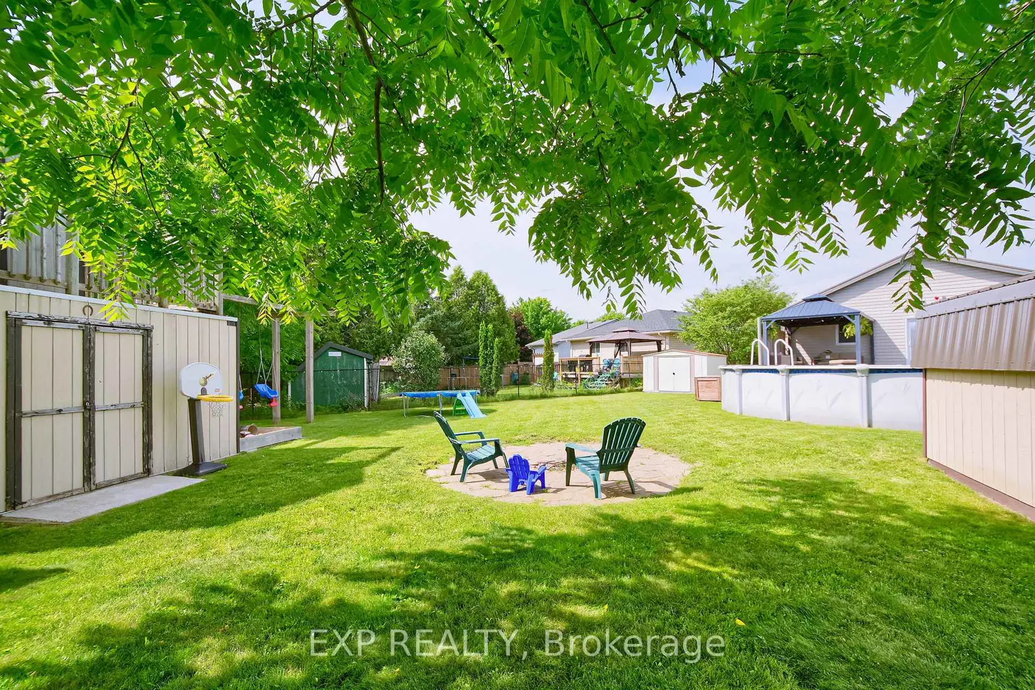 8 Rebecca Drive photo 3