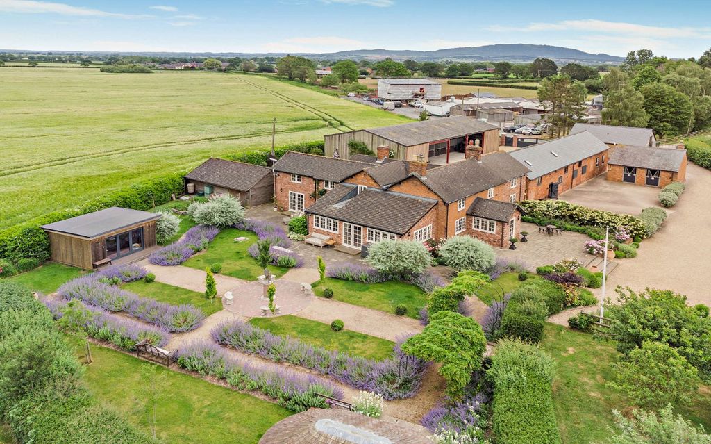 4 bed equestrian for saleRodington, Shrewsbury, Shropshire SY4 photo 2
