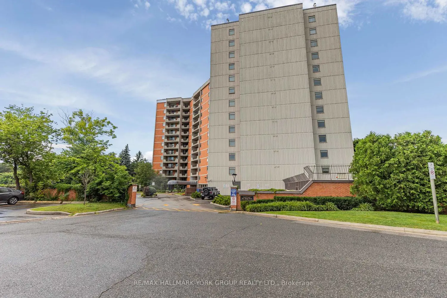 7811 Yonge Street 1007