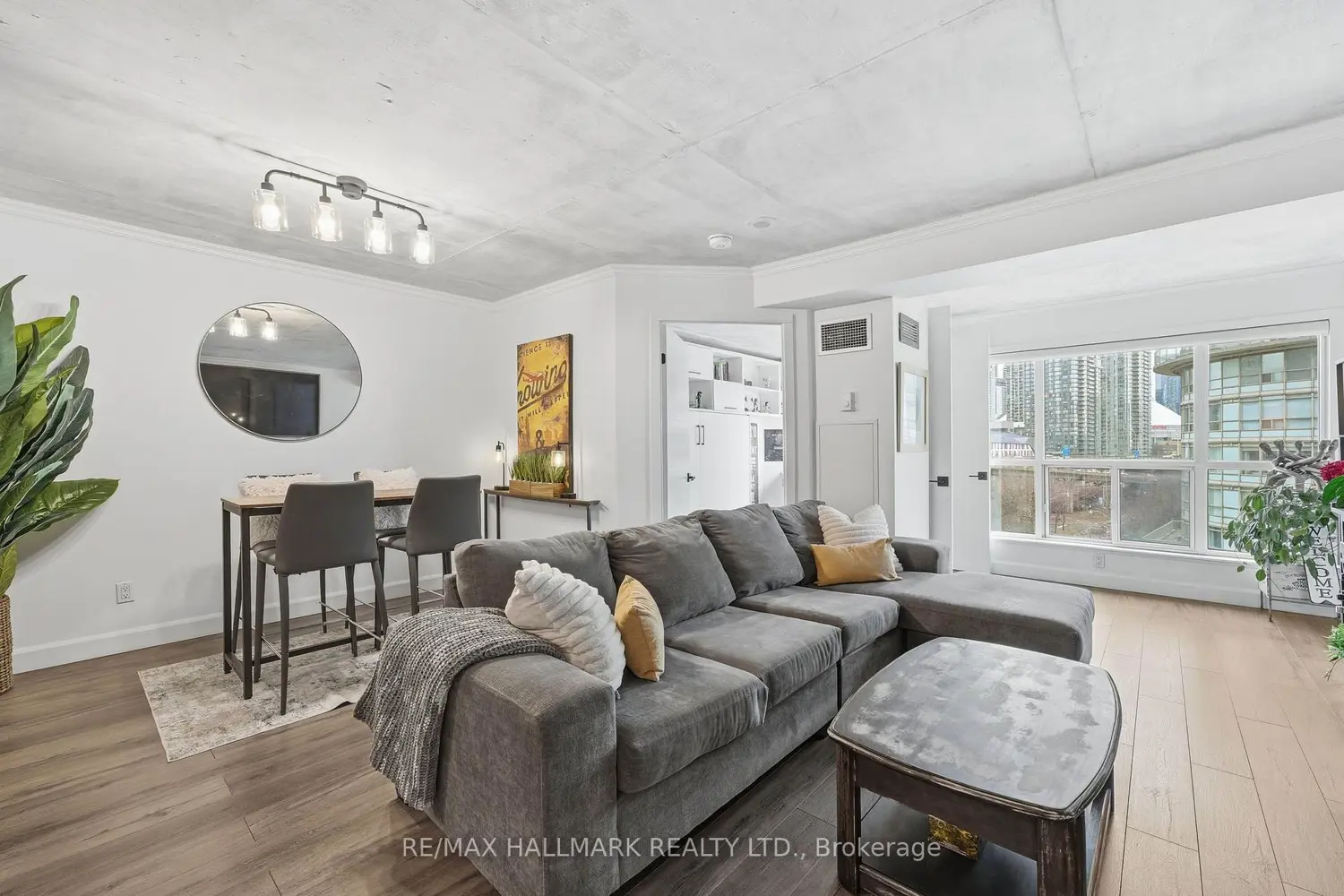 600 Queens Quay 705 photo 5