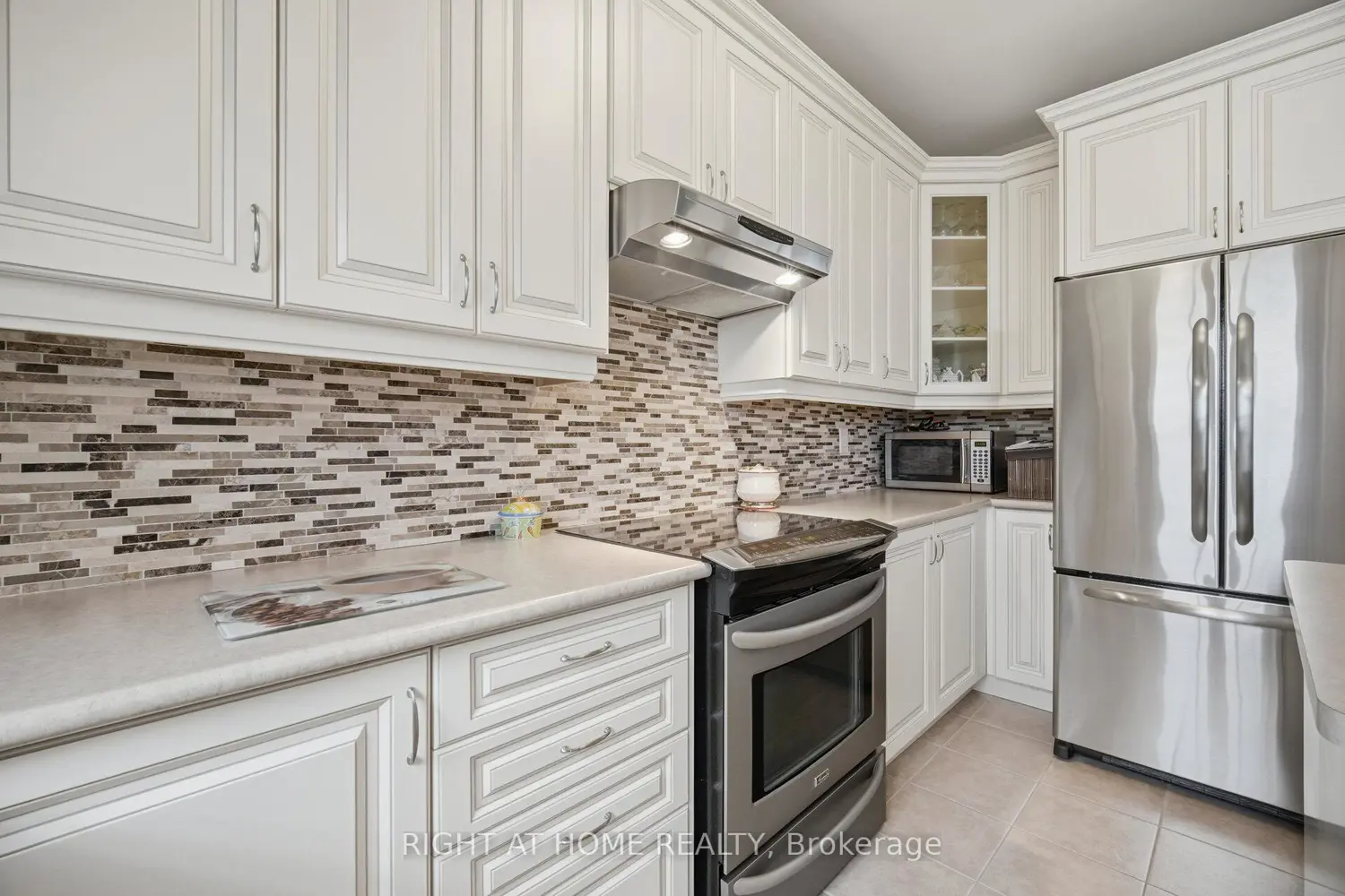 406 Chandler Crescent photo 3