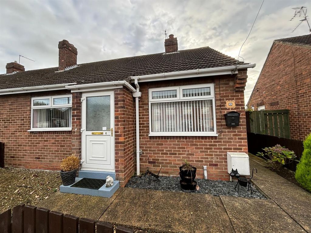 2 bed semi-detached bungalow for saleLambwath Villas, Skirlaugh, Hull HU11