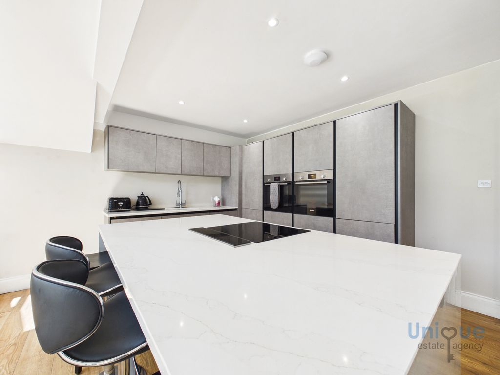4 bed flat for saleMoss House Lane, Westby PR4 photo 2