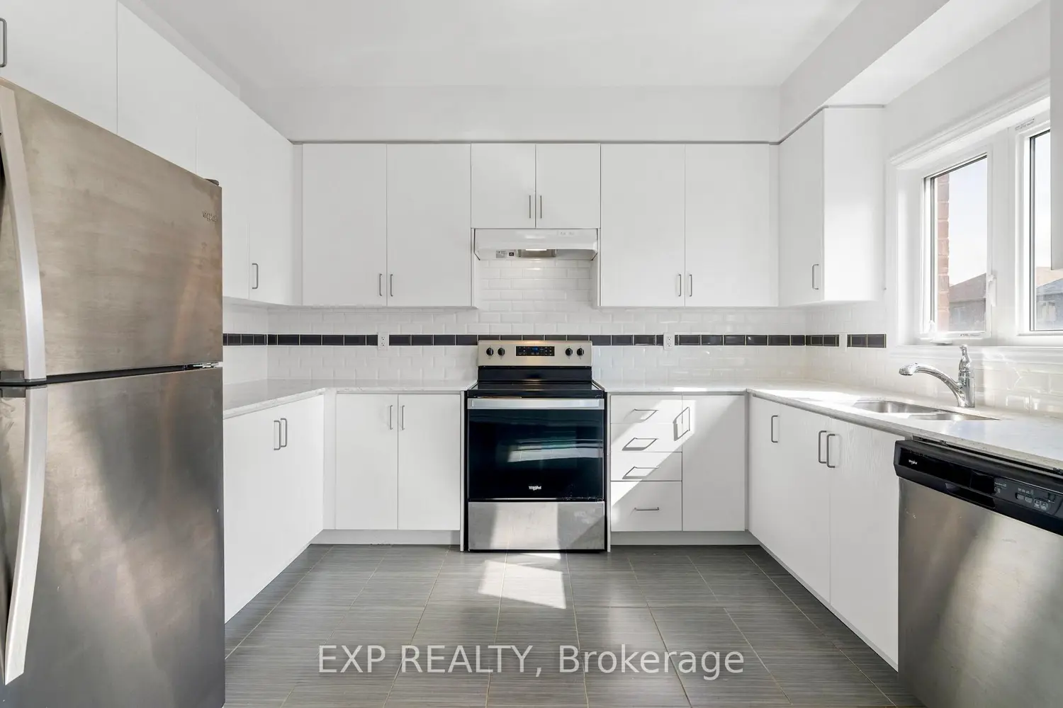 230 Ridley Crescent photo 5
