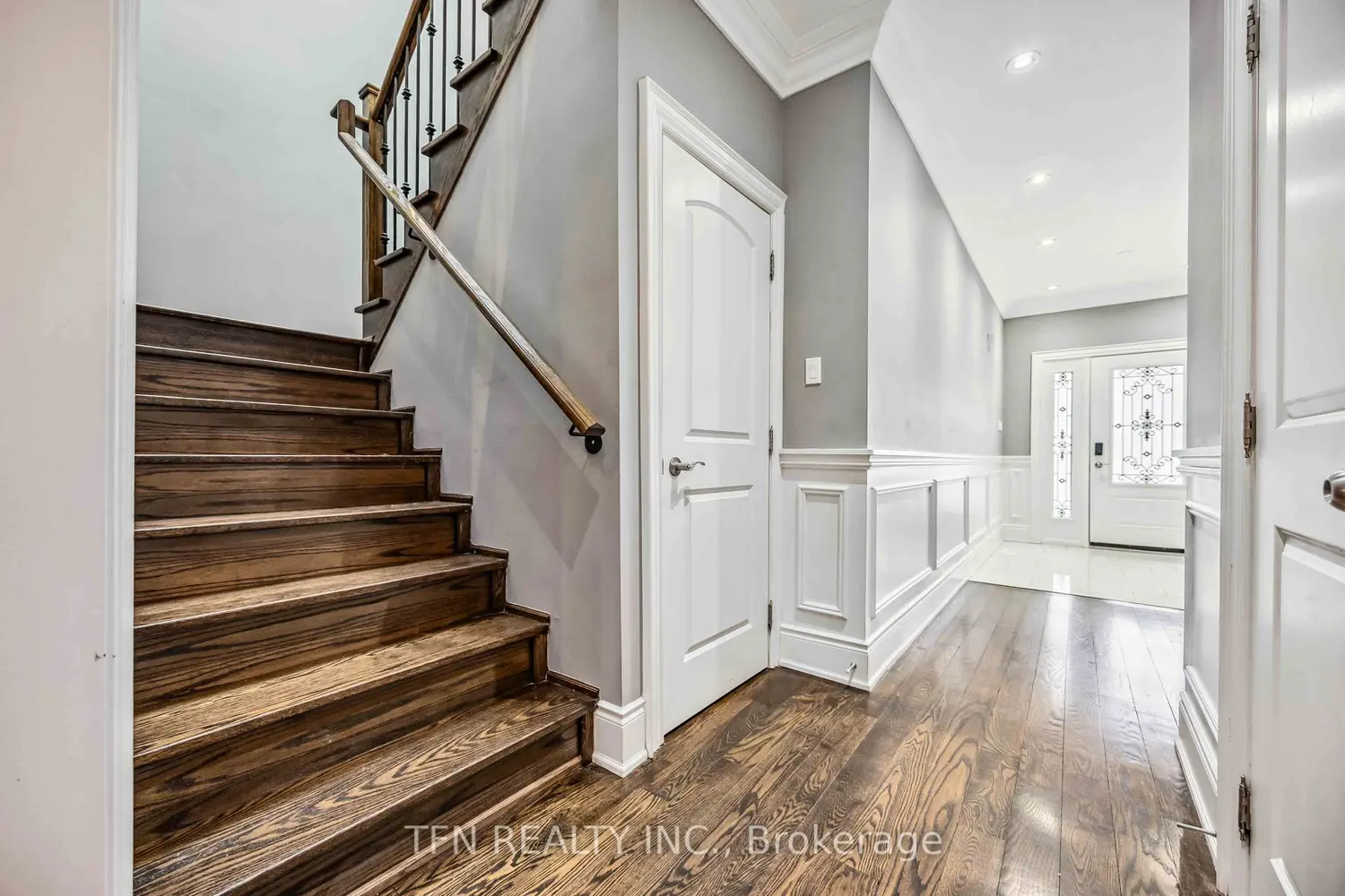 282B Aylesworth Avenue photo 2