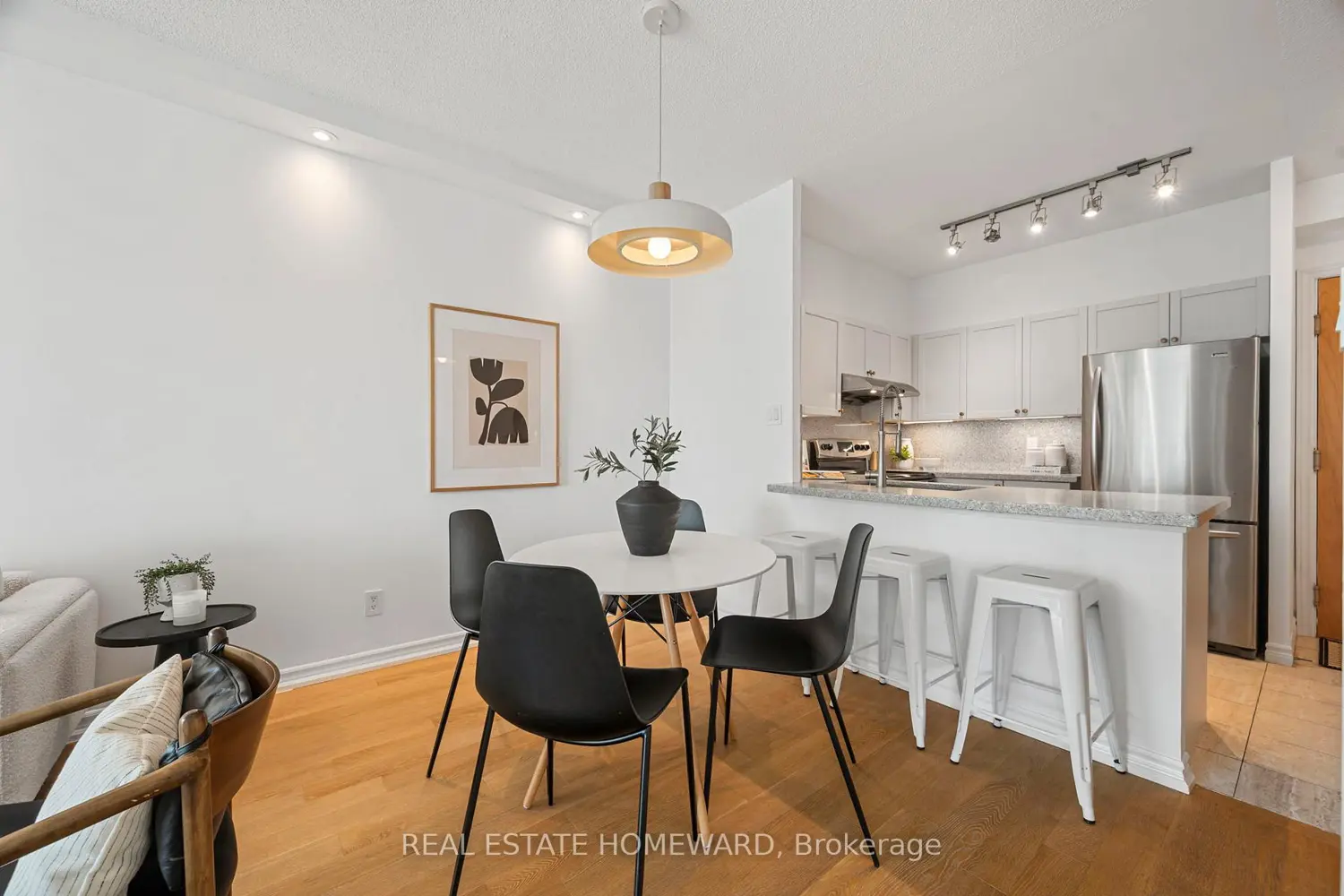 600 Queens Quay 1030 photo 3