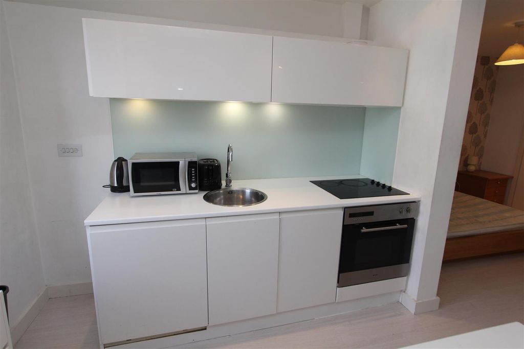 Studio for saleManor Mills, Ingram Street LS11 photo 2