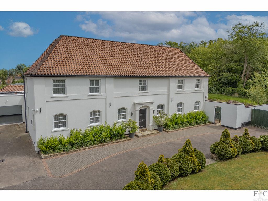 6 bed detached house for saleStoughton Drive South, Leicester LE2