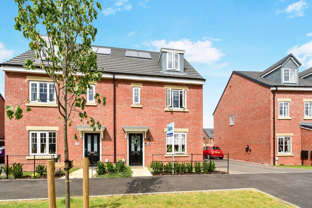 4 bed semi-detached house for saleBennett Way, Chesterfield S44