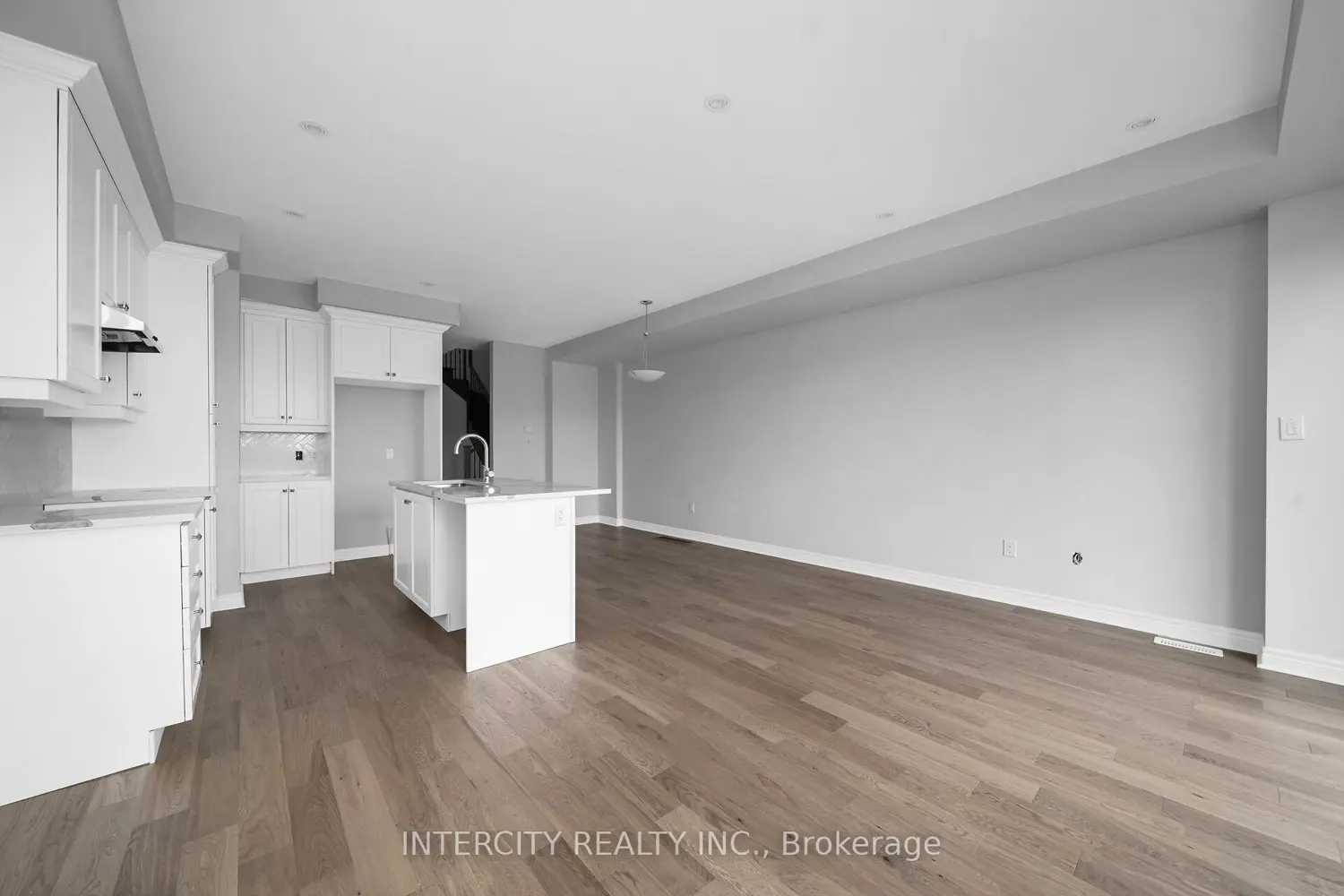 184 Mumbai Drive photo 5