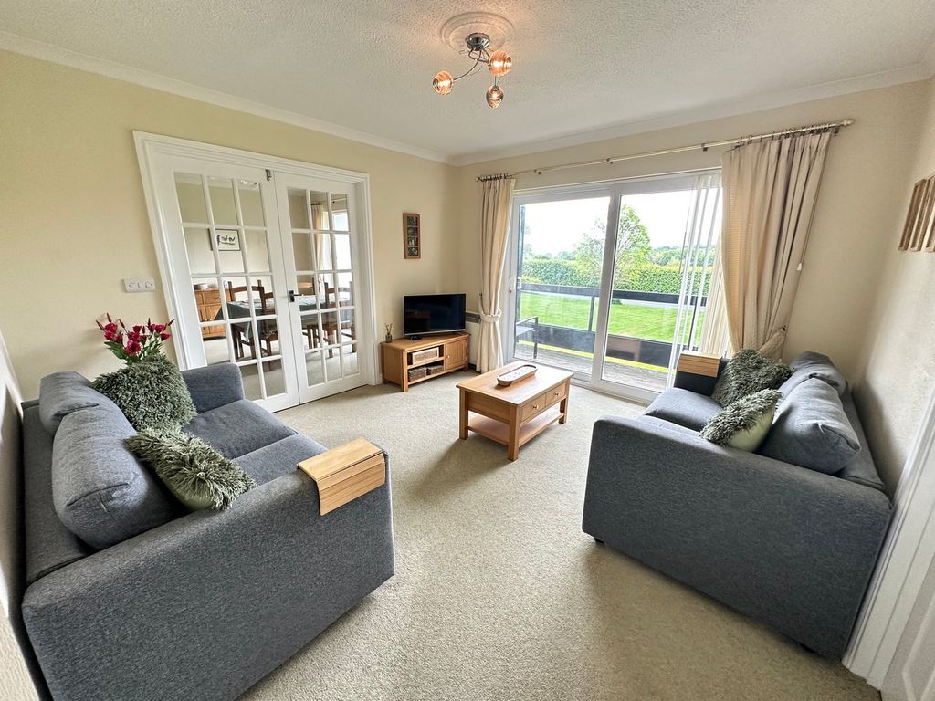2 bed flat for saleHay Road, Brecon LD3 photo 2