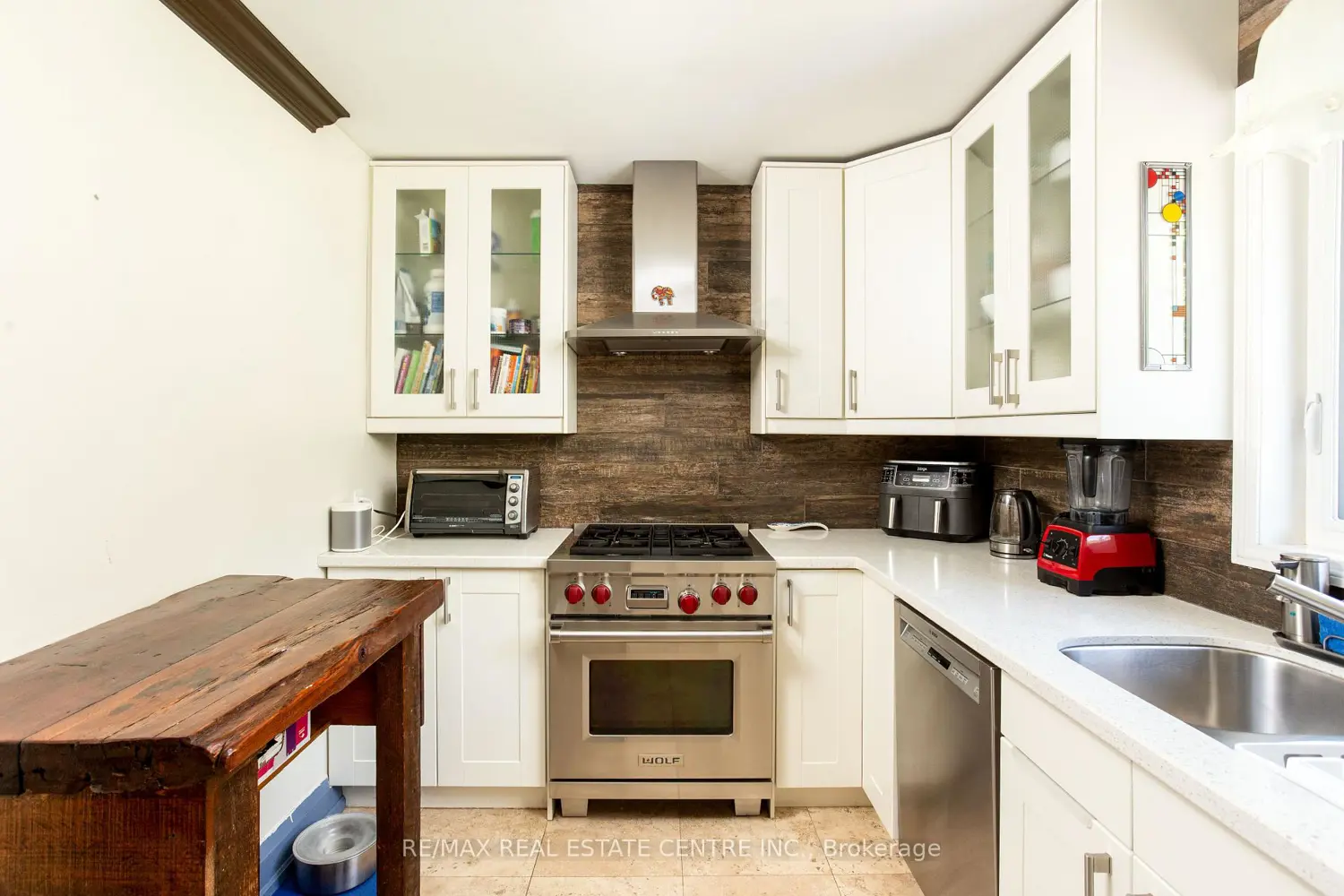 2450 Edenhurst Drive photo 3