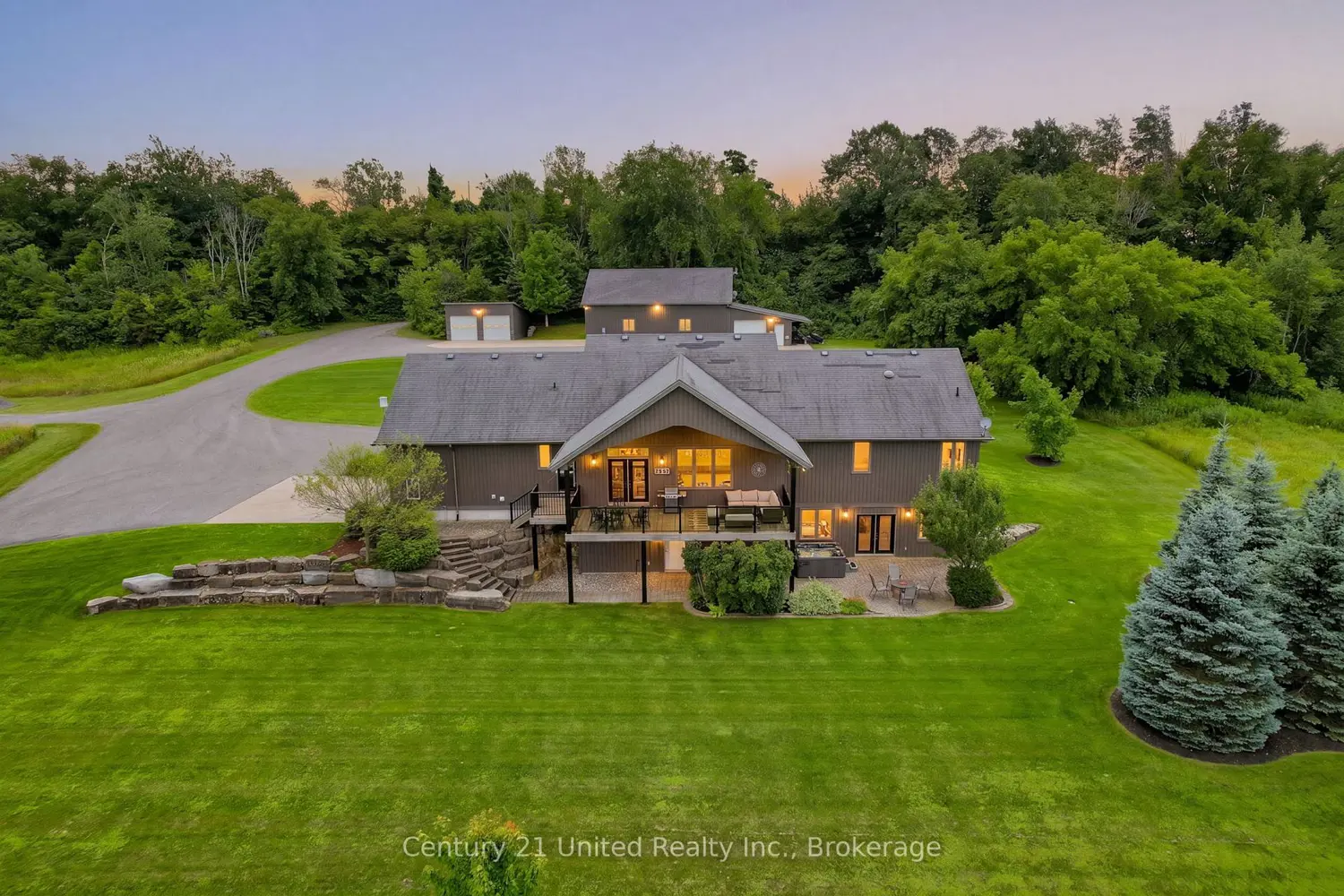 2300 Victoria Road photo 3