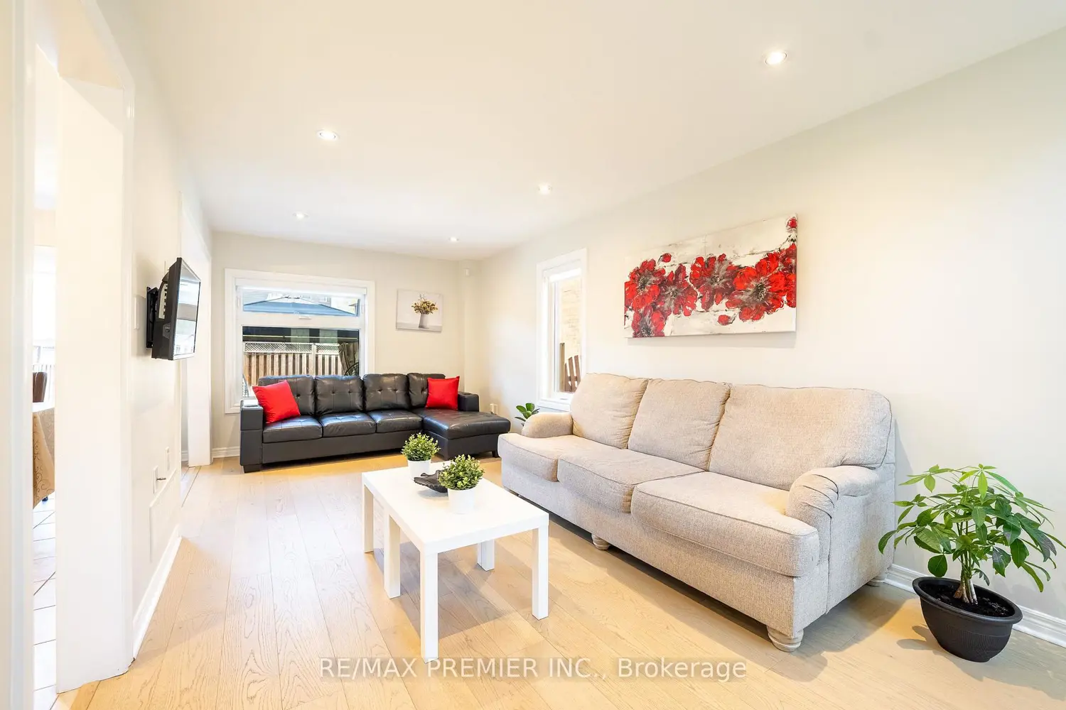 22 Laura Sabrina Drive photo 5