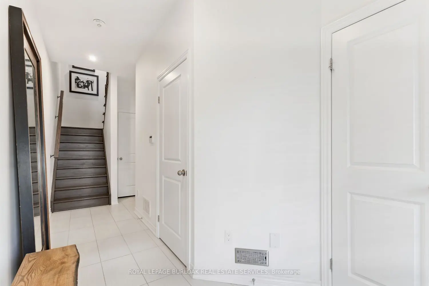 219 Dundas Street 29 photo 4