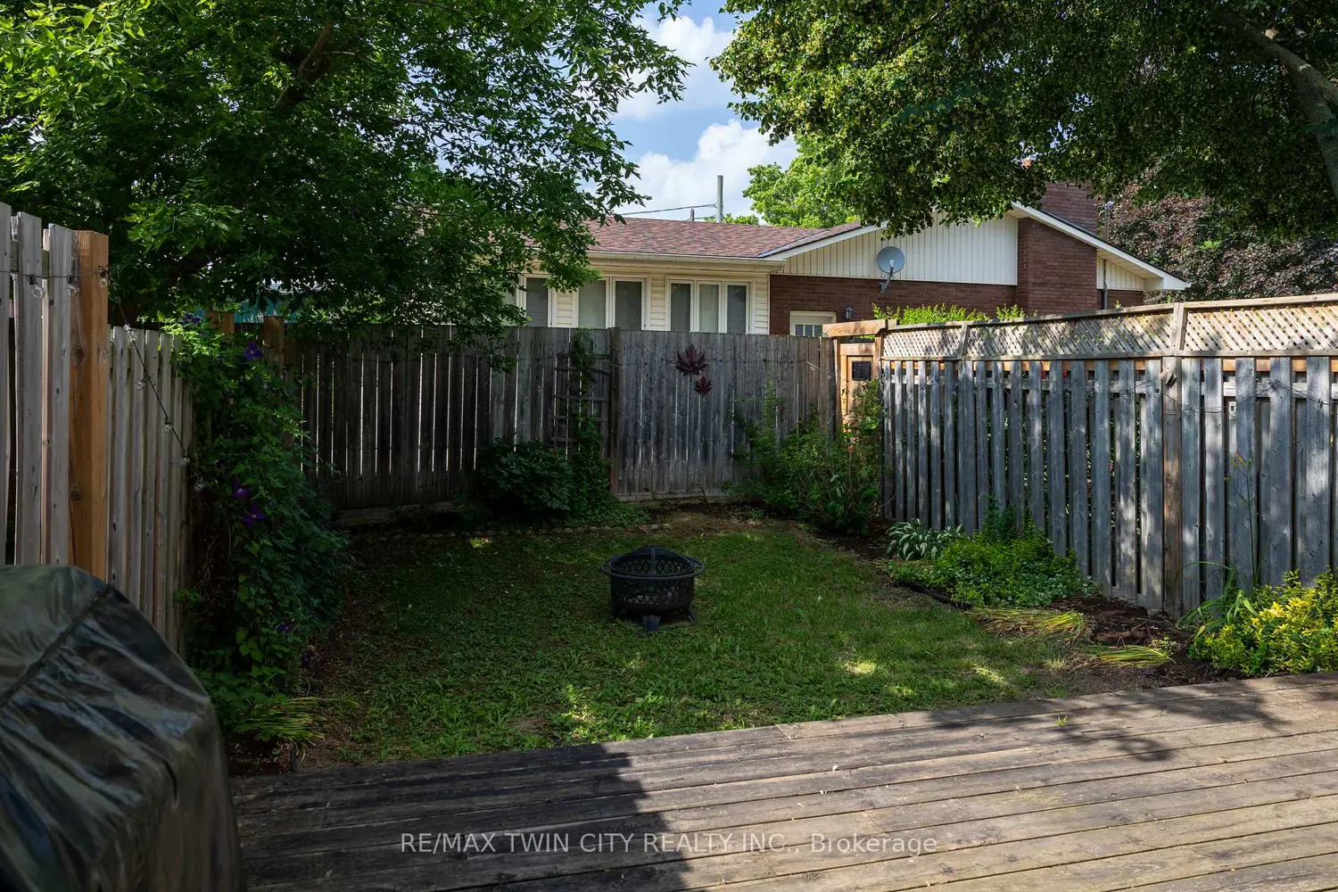 7 Graystone Court photo 3
