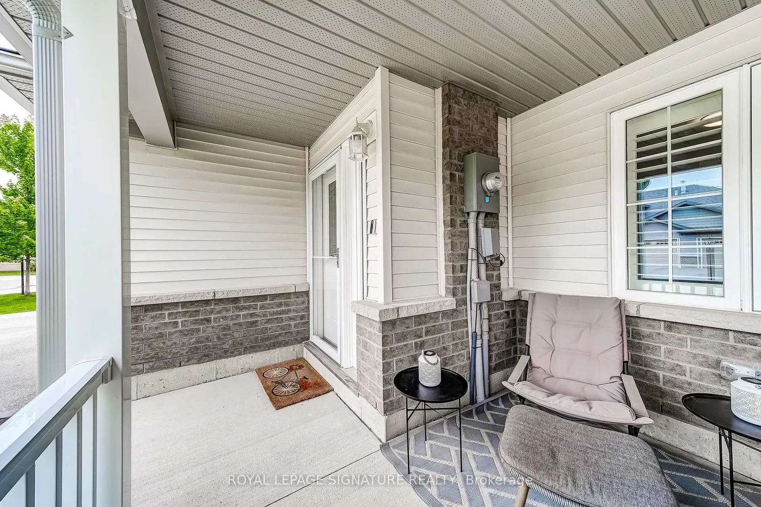 61 Ivy Crescent photo 3