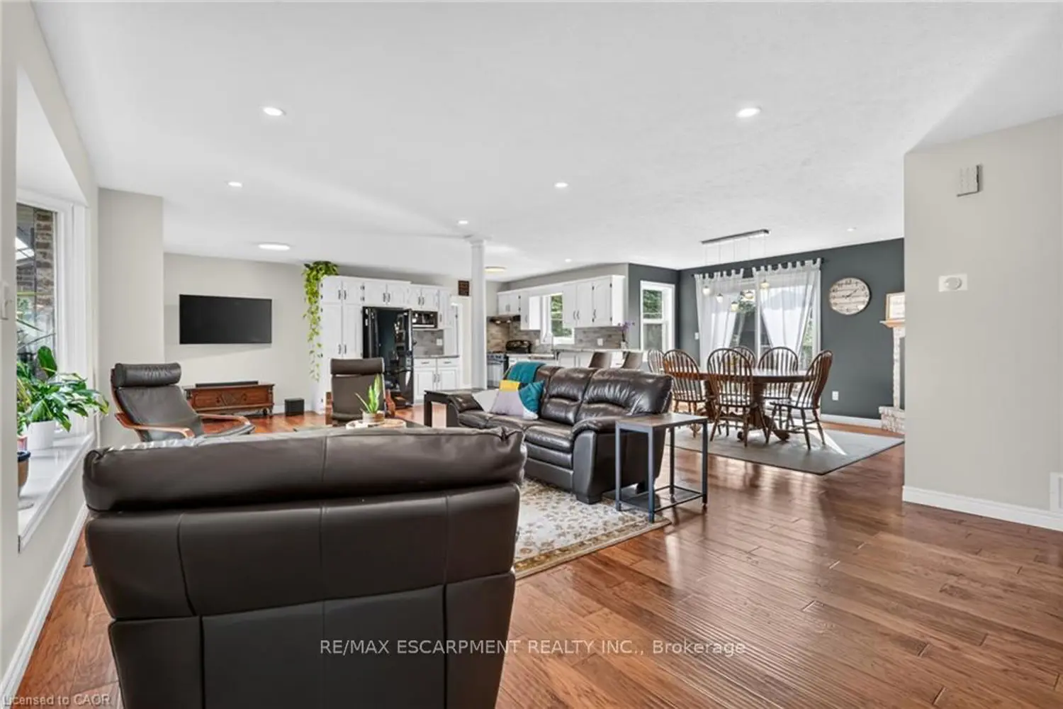 952 Robinson Road photo 4