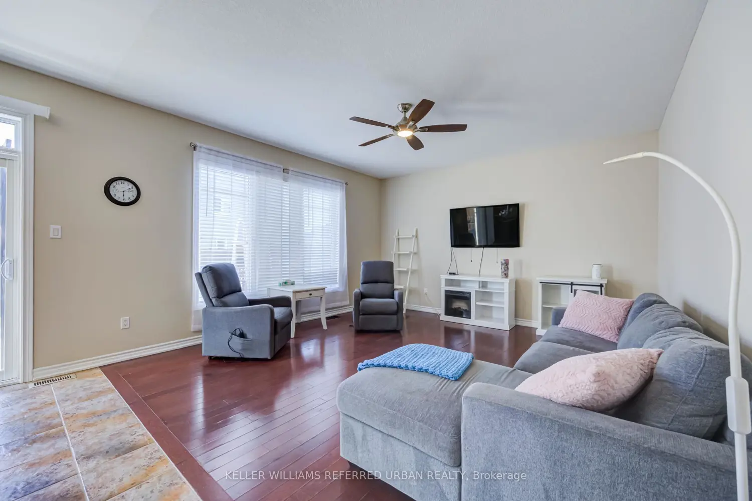 141 Whitwell Way photo 5