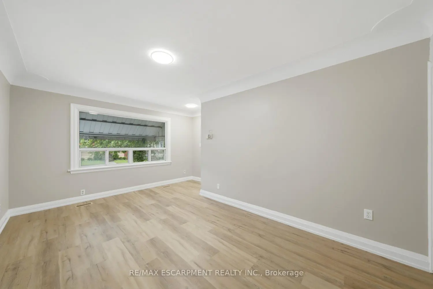 81 Cambridge Avenue photo 4