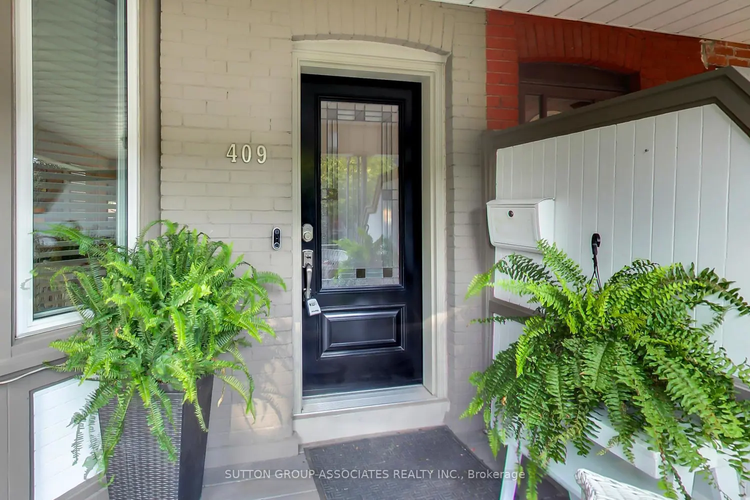 409 Clinton Street photo 2
