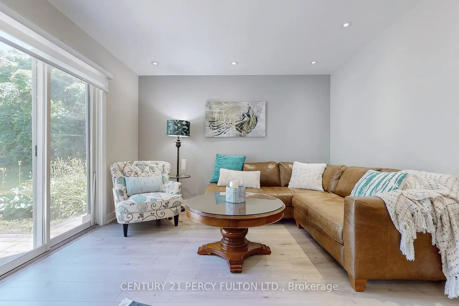 158 Holm Crescent photo 2