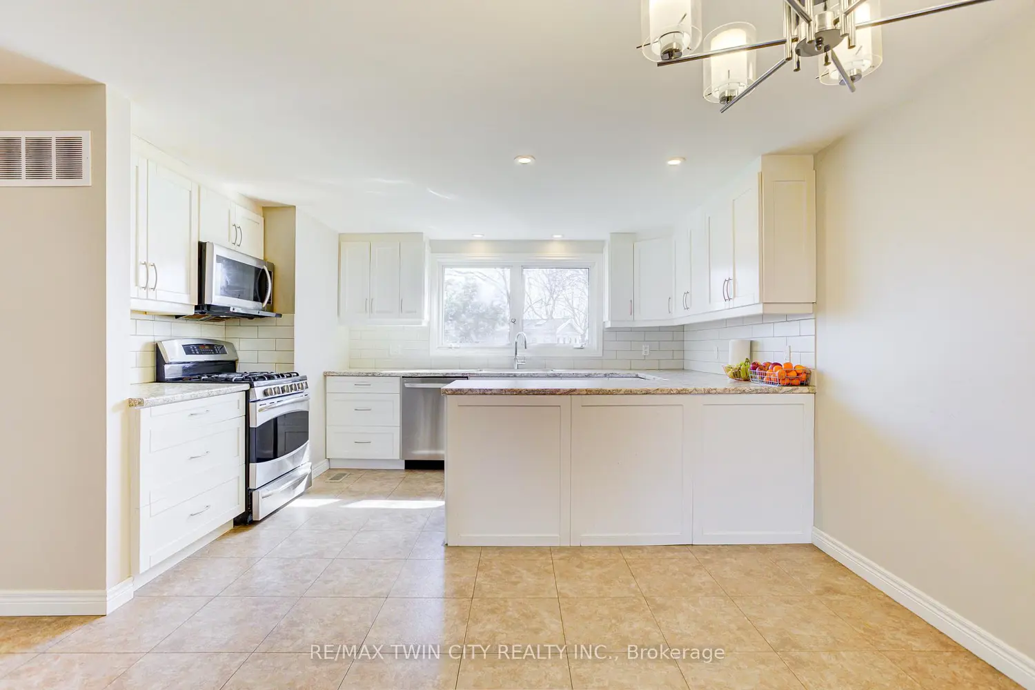 22 Blackhorne Crescent photo 3