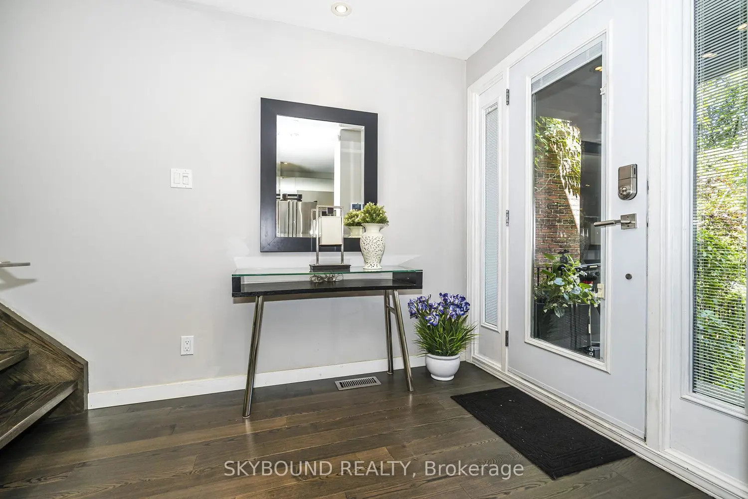 49 Victor Avenue photo 2