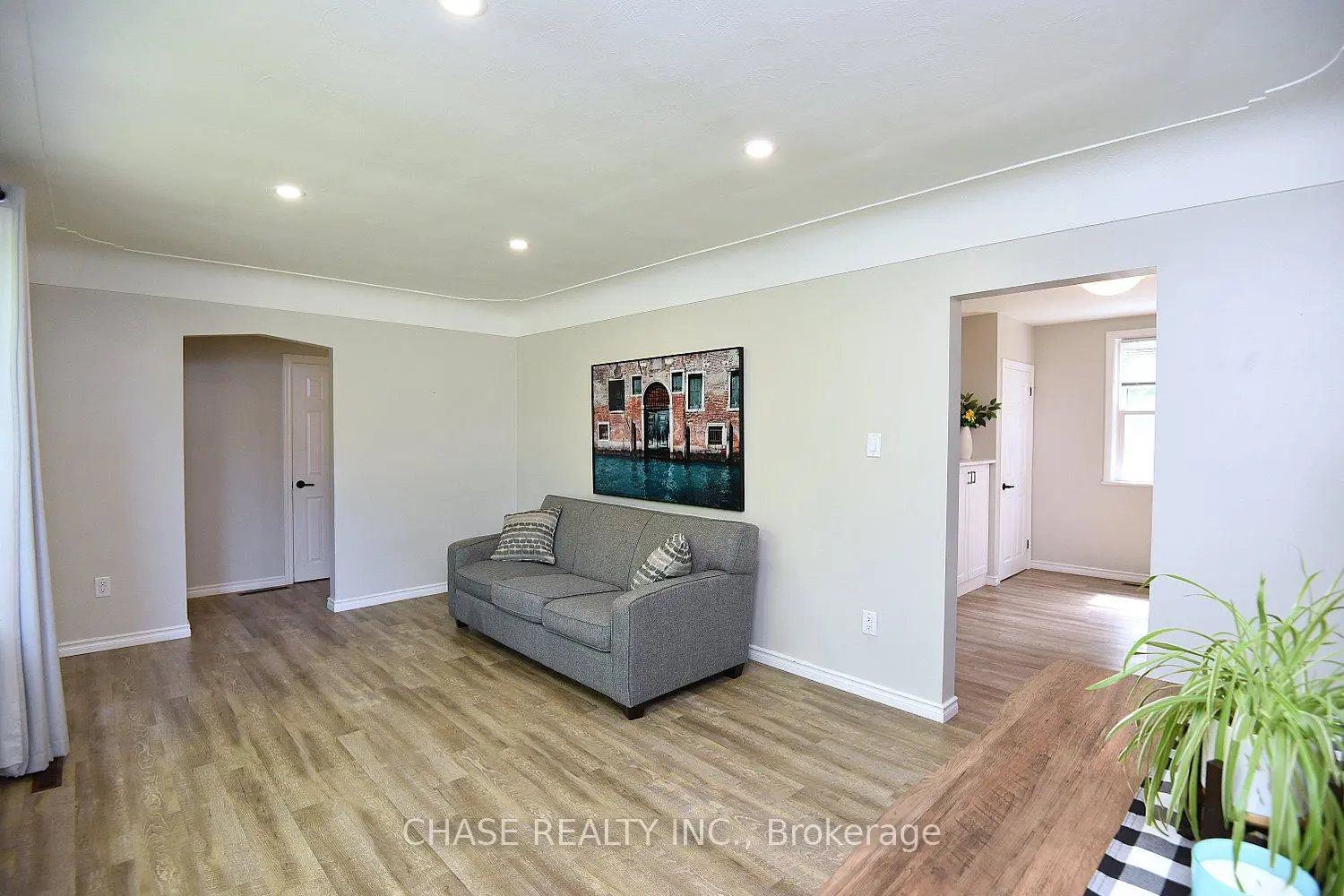 107 West 32Nd Street photo 4