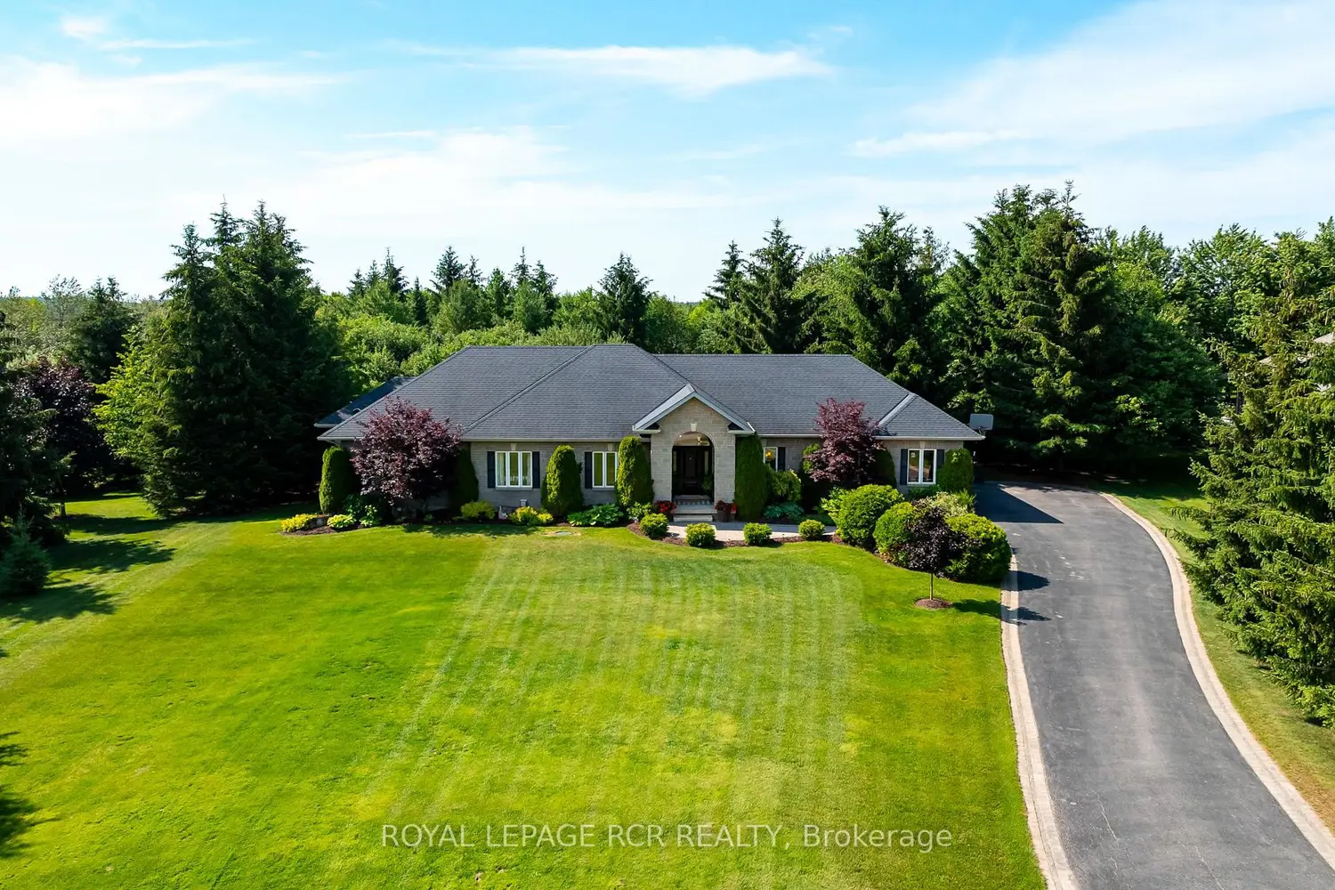 6 Brookhaven Crescent photo 2