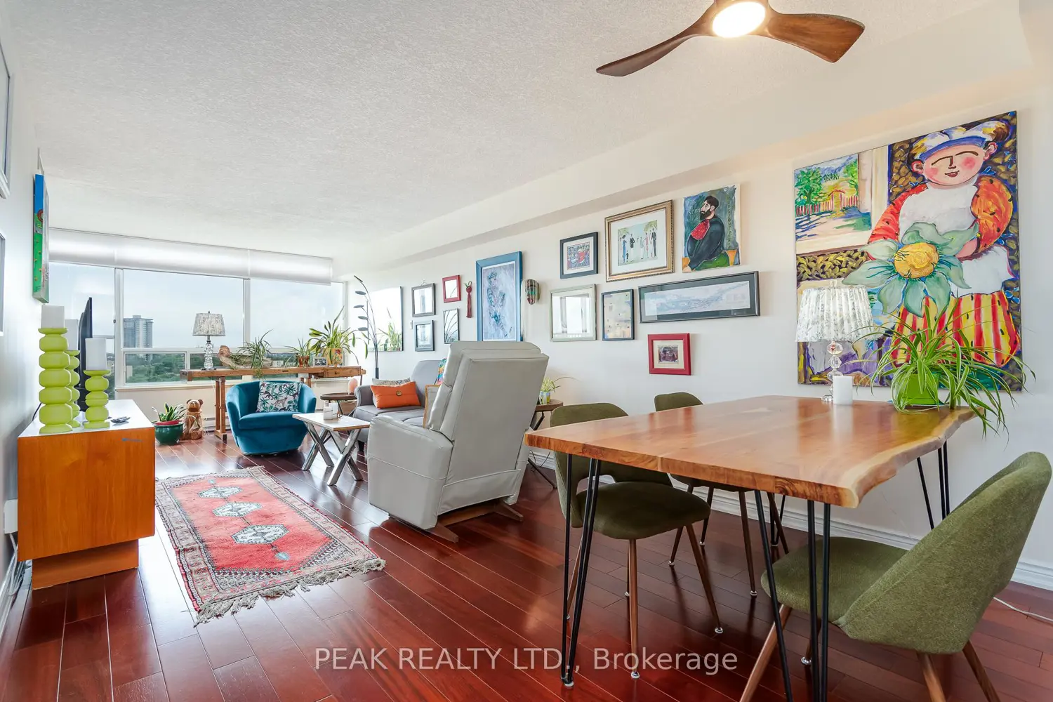 6 Willow Street 1603 photo 4
