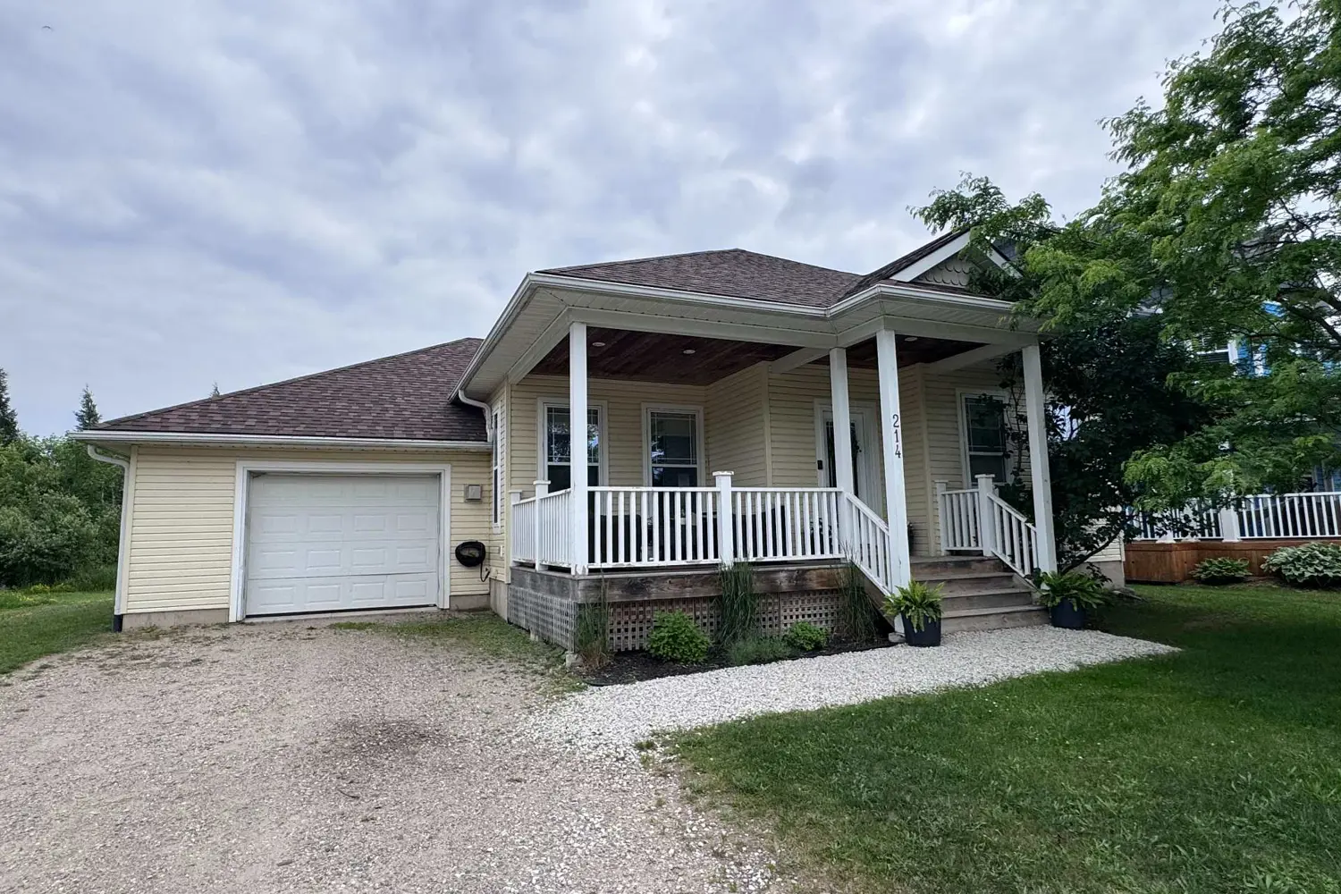 214 Emerald Drive photo 4