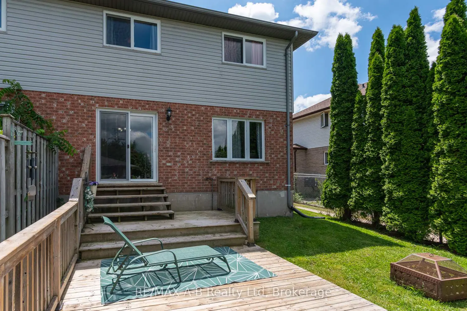 108 Walsh Crescent photo 3