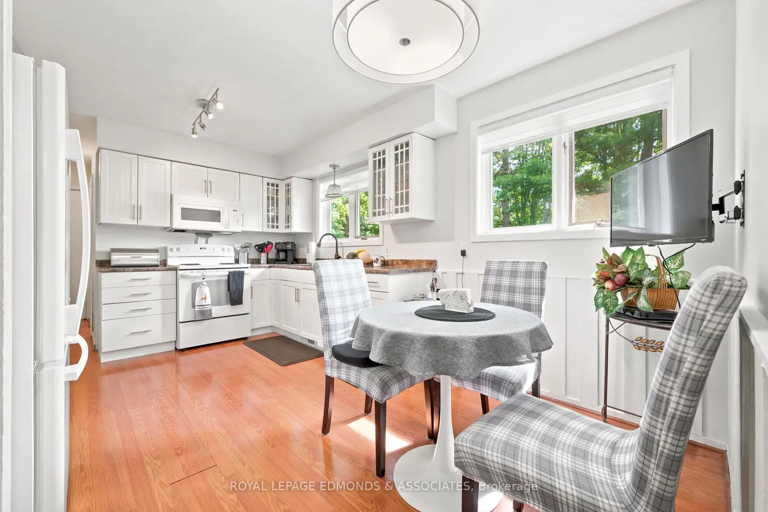 200 Walters Road photo 5