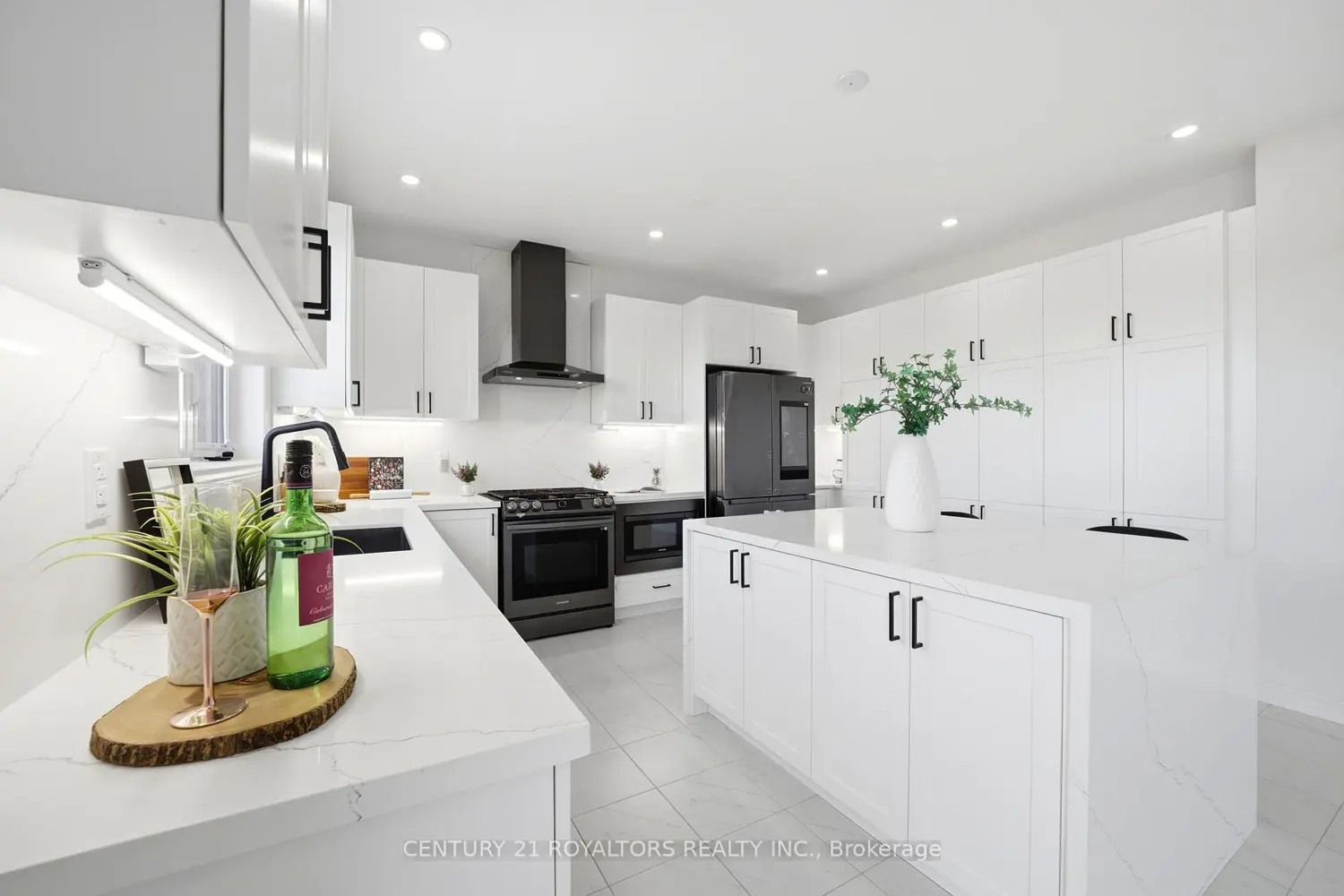 107 Rugman Crescent photo 2