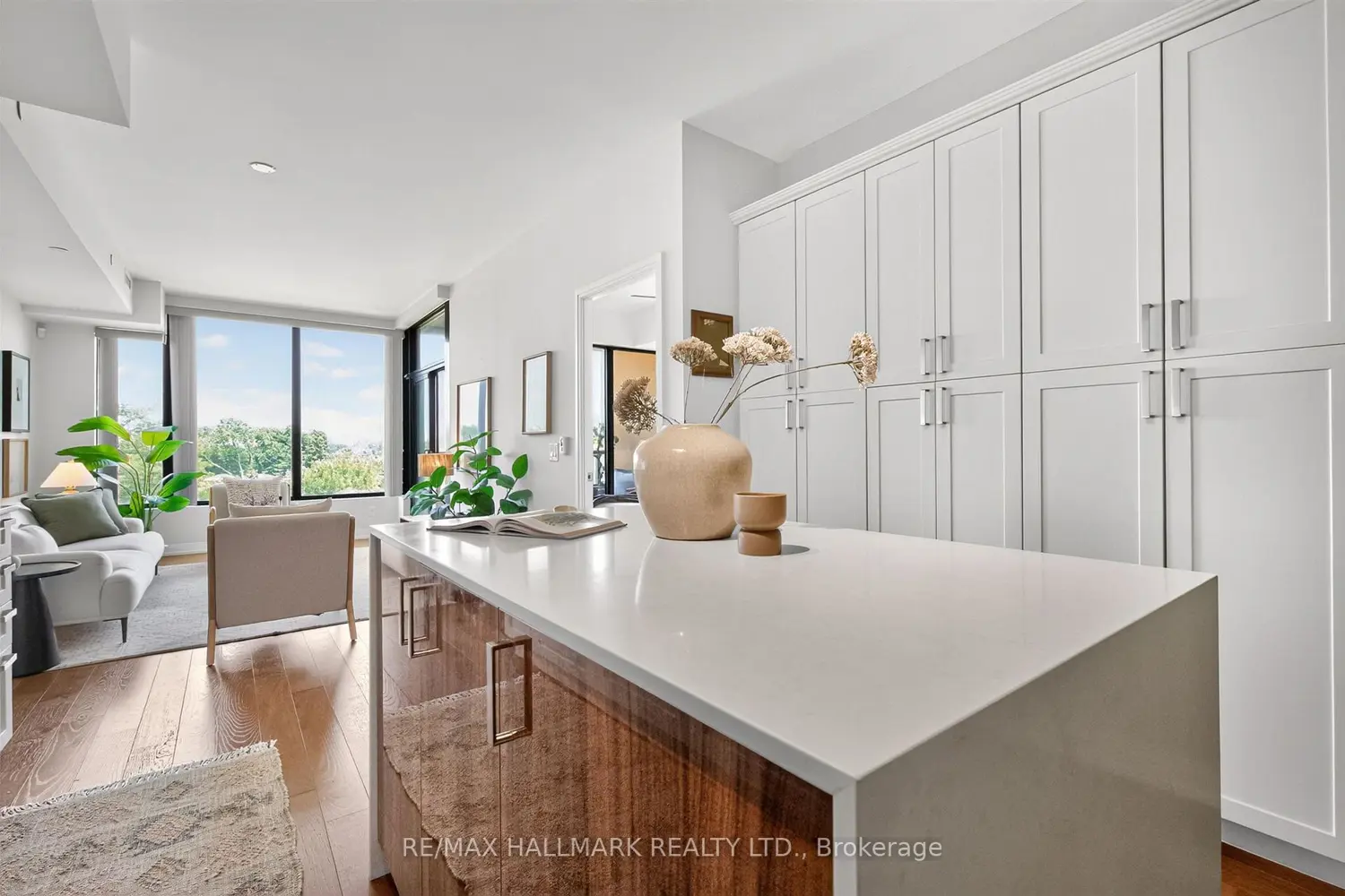 1100 Kingston Road 506 photo 3