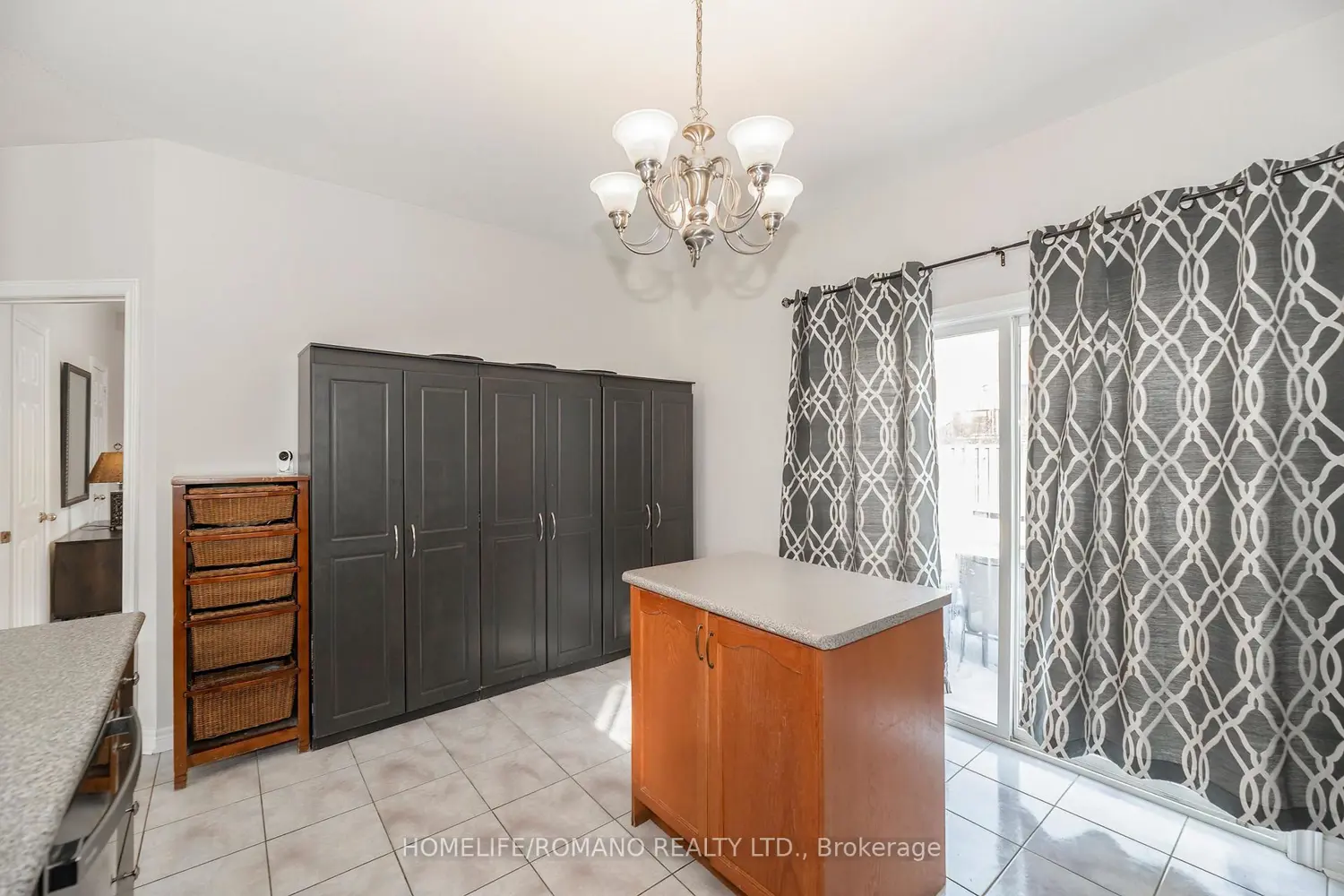 25 Bedell Crescent photo 5