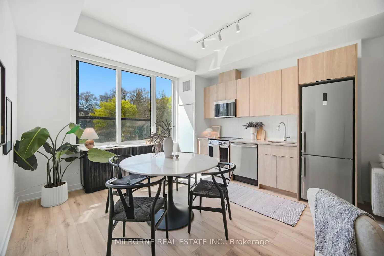 1660 Bloor Street 207 photo 3